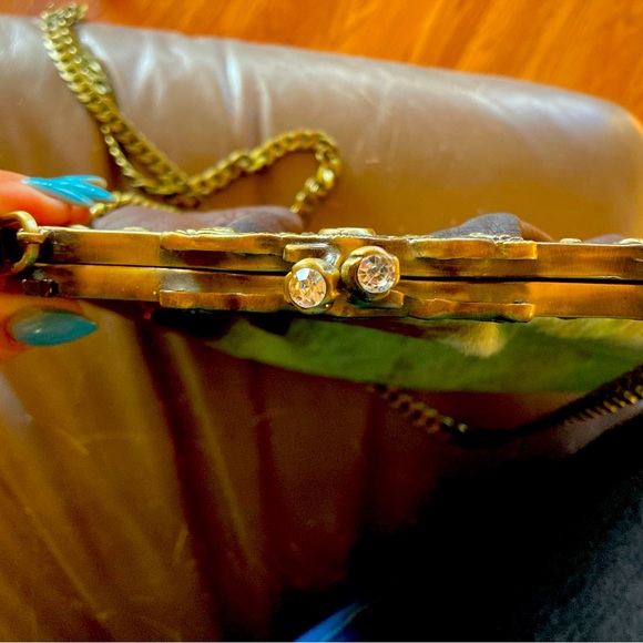 Vintage style American Darling cowhide clasp purse. - Picture 5 of 6